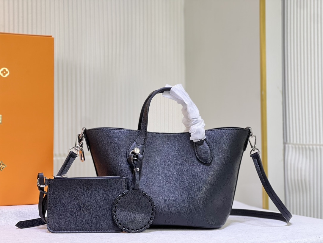 LOUIS VUITTON BLOSSOM PM BAG BLACK 20CM M21848 - Image 9