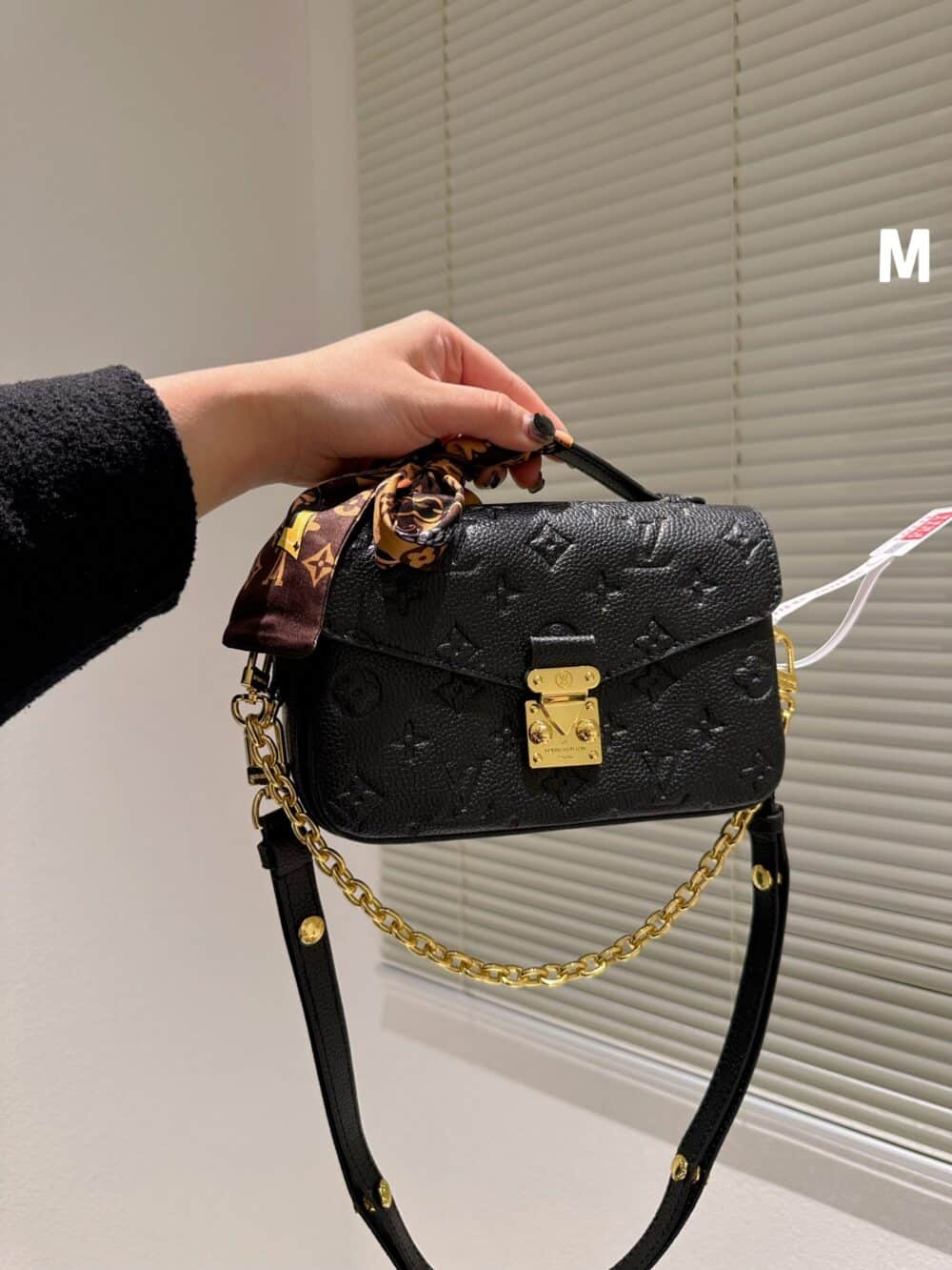 LOUIS VUITTON MICRO MÉTIS BLACK WITH GOLD CHAIN 22CM M41487 - Image 9