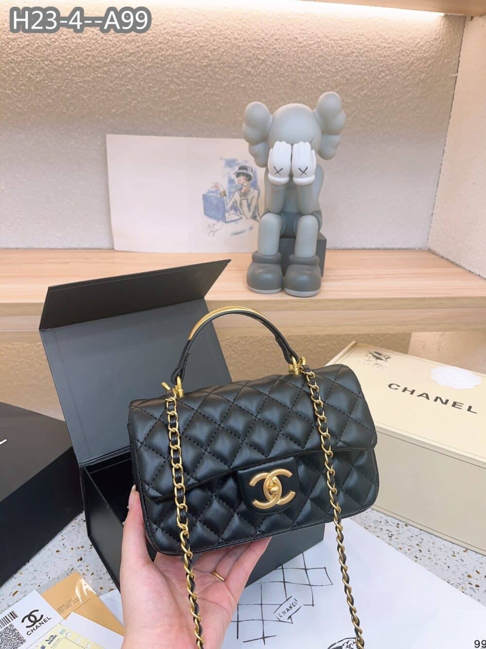 CHANEL 22B FLAP BAG WITH GOLD HARDWARE TOP HANDLE BLACK 21CM AS2431 - Image 4