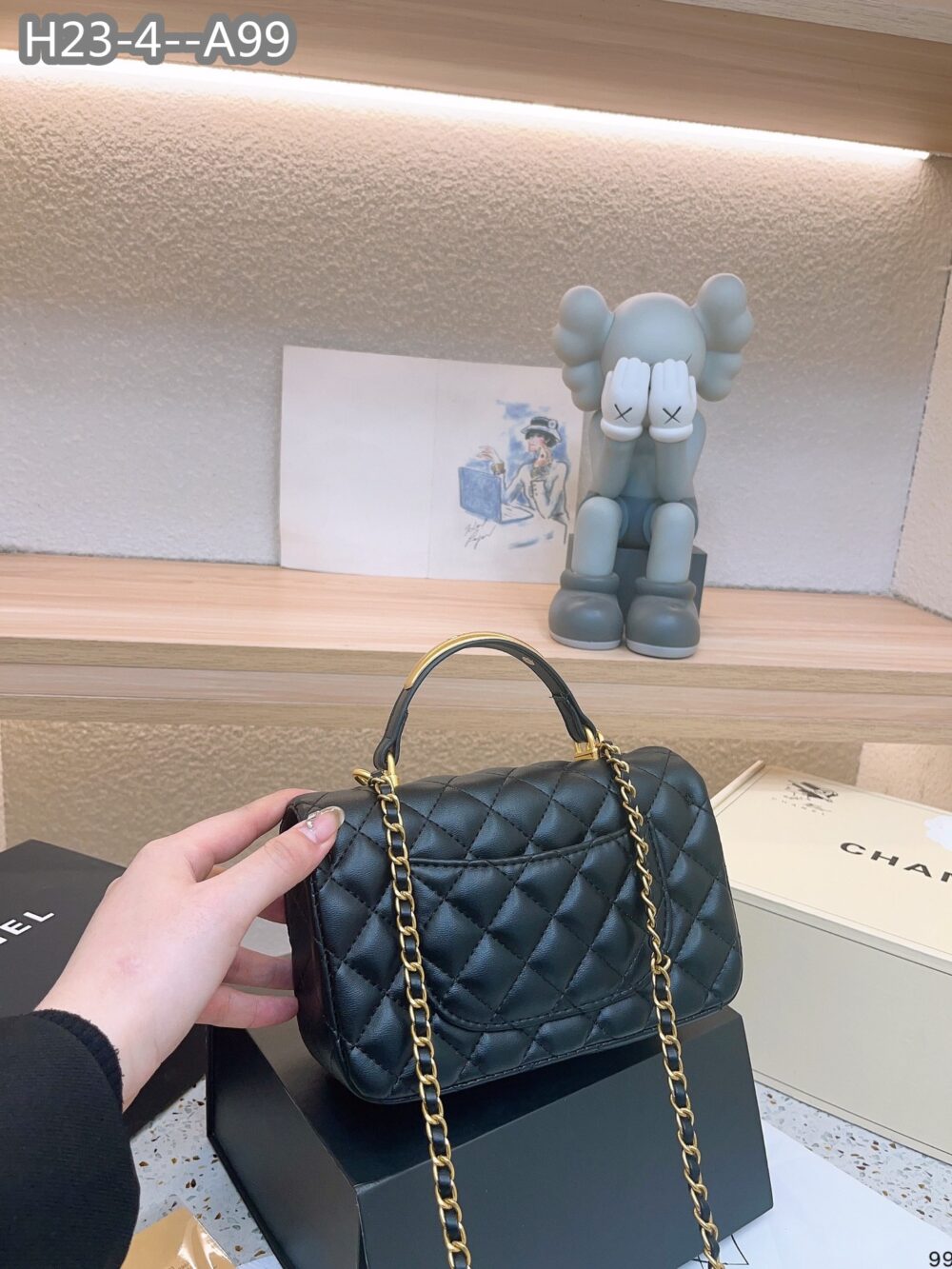 CHANEL 22B FLAP BAG WITH GOLD HARDWARE TOP HANDLE BLACK 21CM AS2431 - Image 3