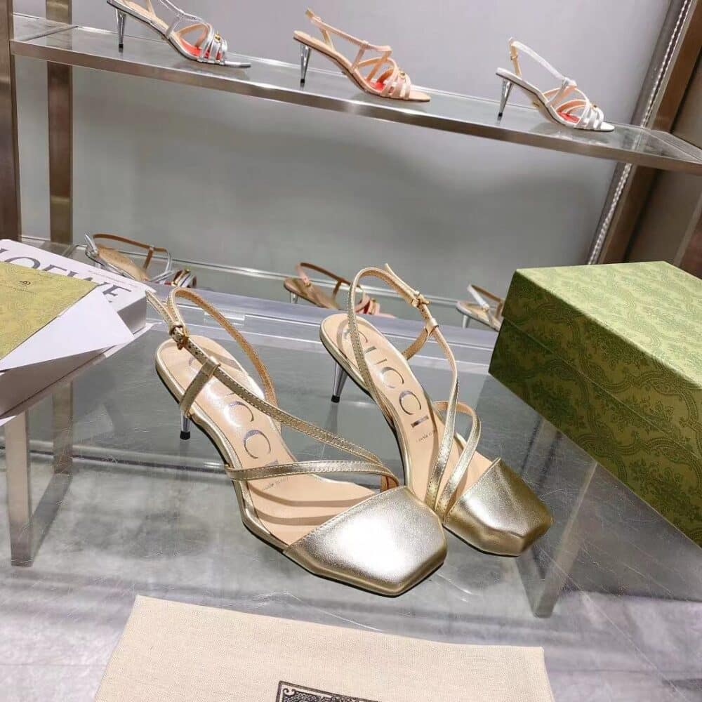 GUCCI GOLD METALLIC MID HEEL - Image 4