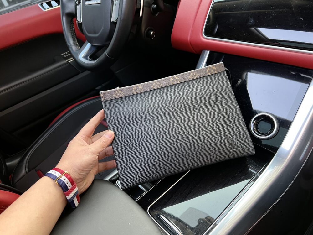 LOUIS VUITTON X FRAGMENT POCHETTE VOYAGE EPI LEATHER 27CM - Image 9