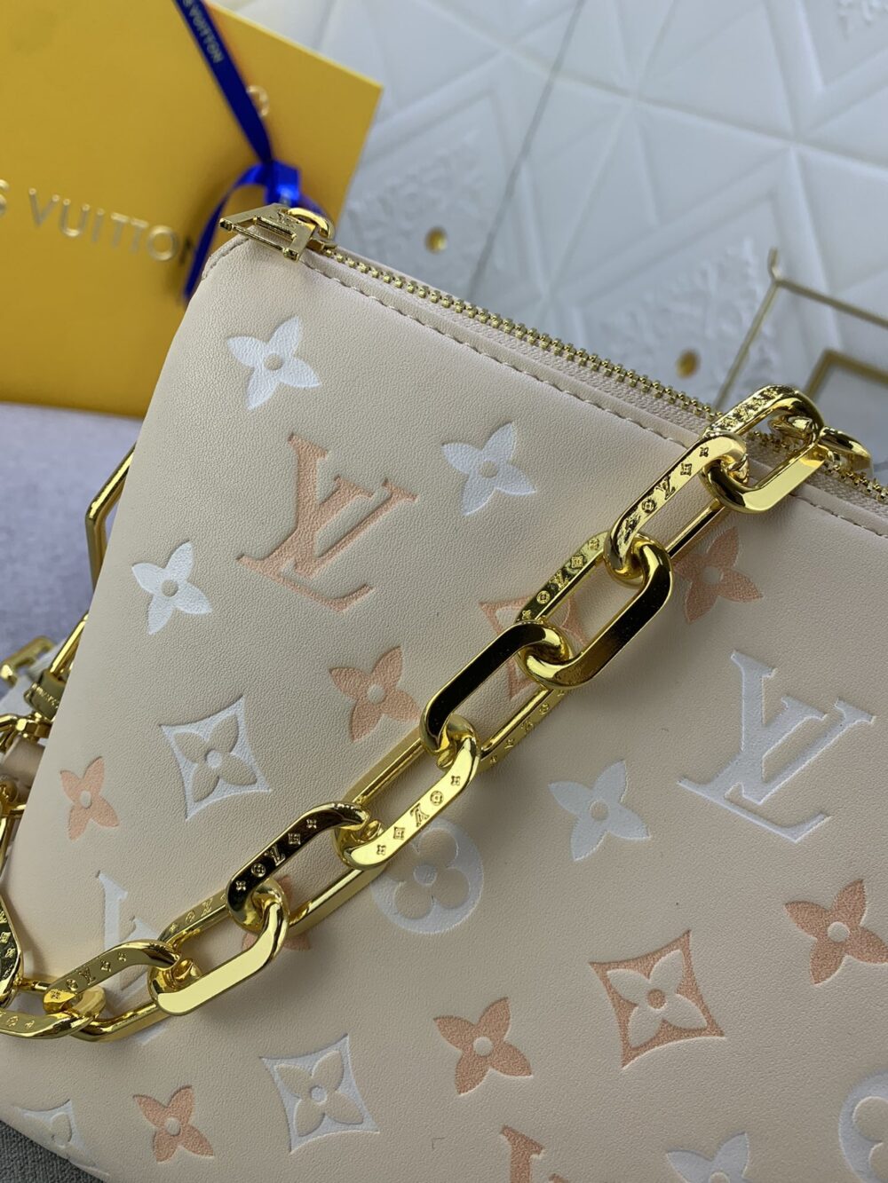 LOUIS VUITTON BOLSO COUSSIN PM CREAM 26CM M22398 - Image 4