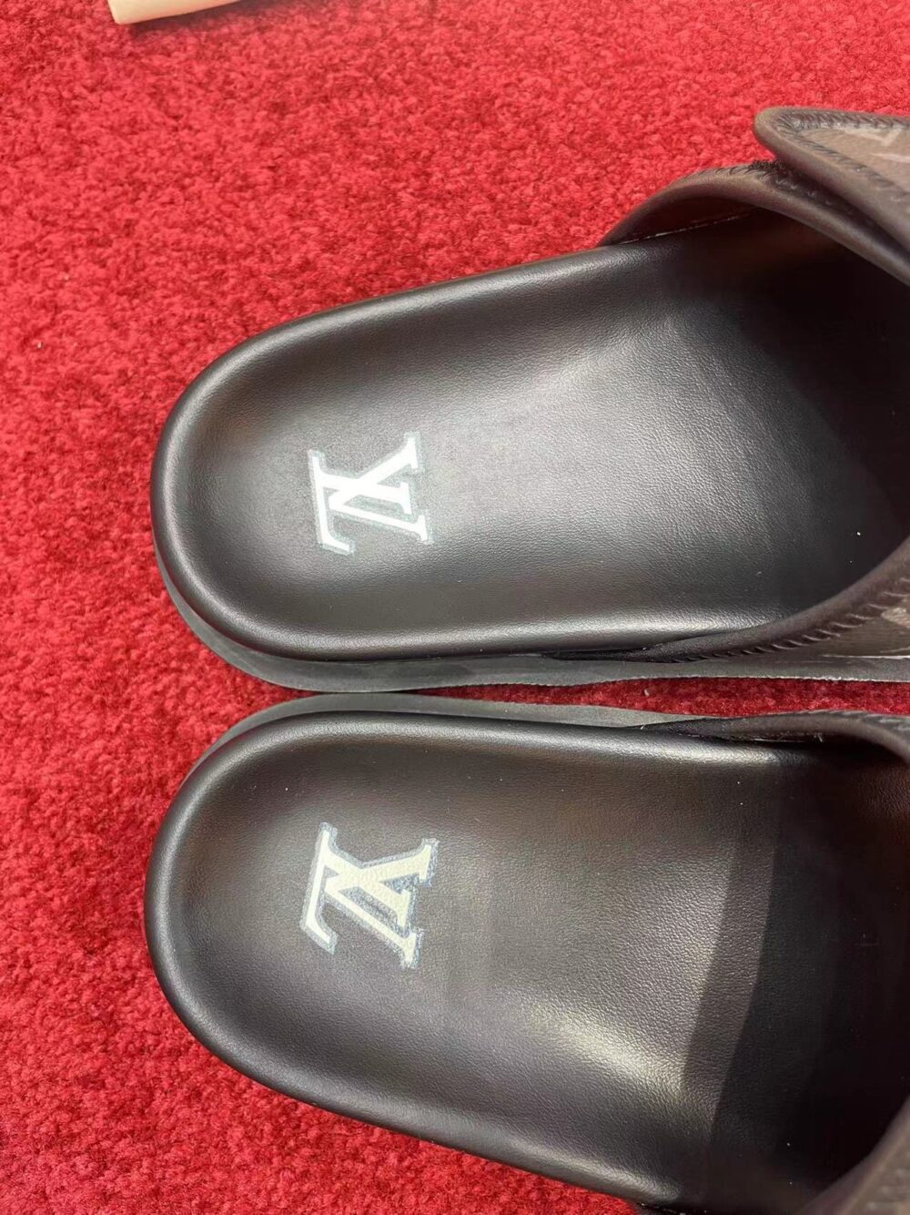 LOUIS VUITTON MONOGRAM HEART FLAT SLIDES BLACK - Image 7