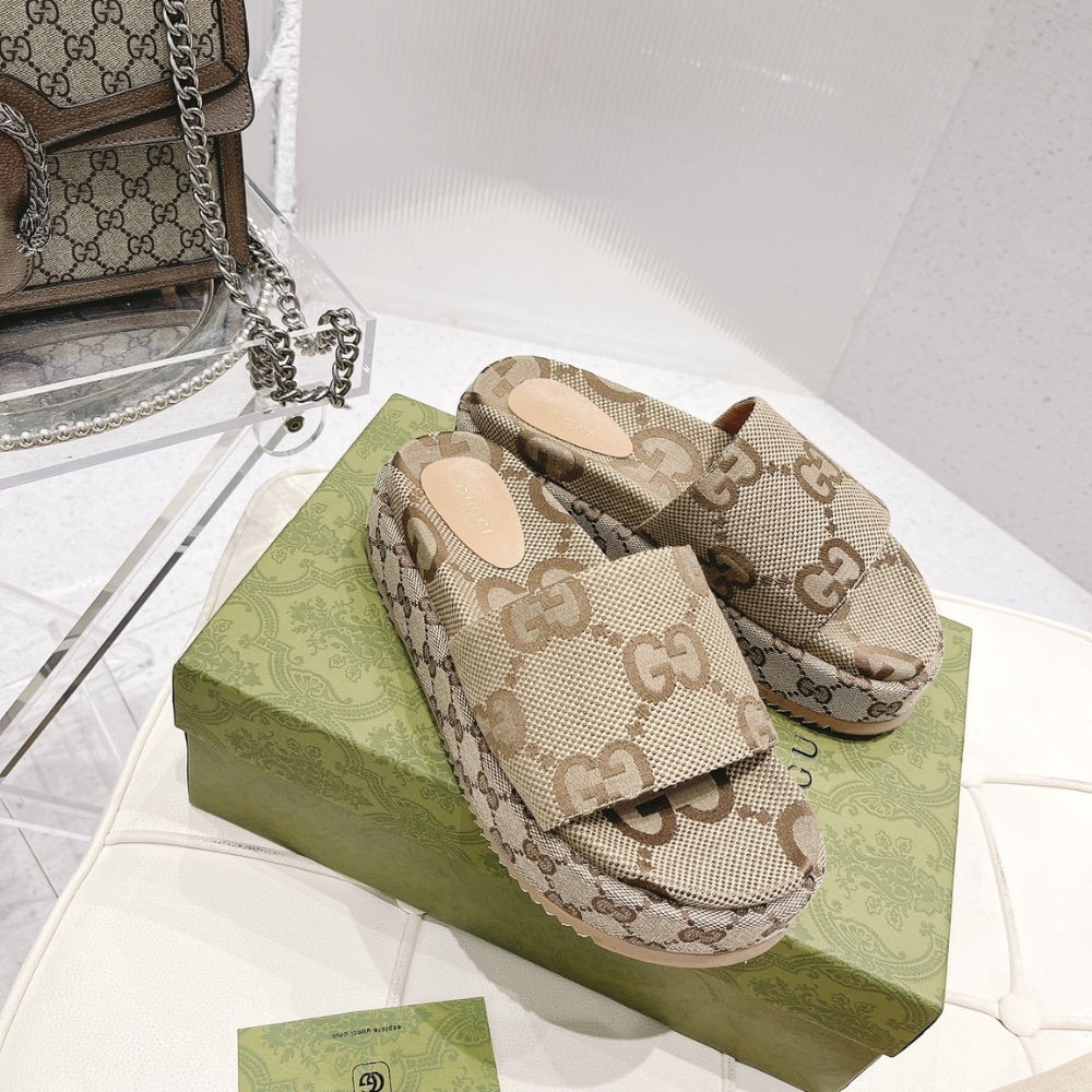 Alternative view of GUCCI WOMEN’S PLATFORM SLIDE SANDAL CAMEL 623212 UKO00 2580