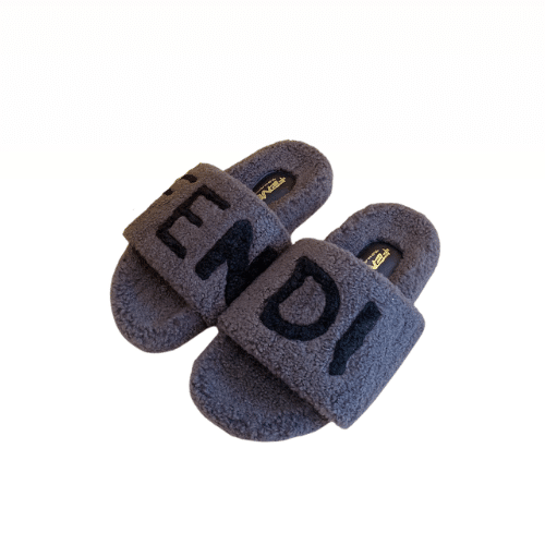 FENDI FLEECE BLACK TEXT SLIPPERS GREY