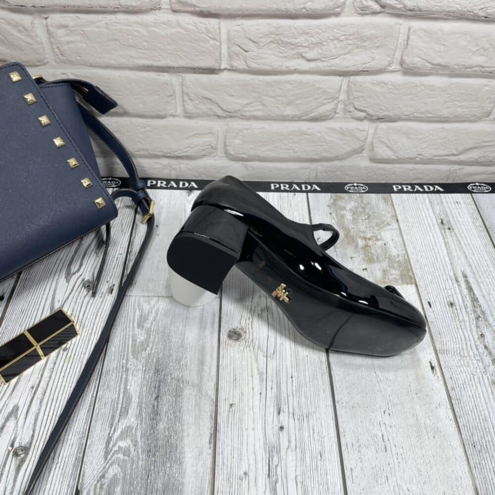 PRADA WOMEN'S LOGO PATCH HEELED PUMPS BLACK 1I768MF045069 - Image 9