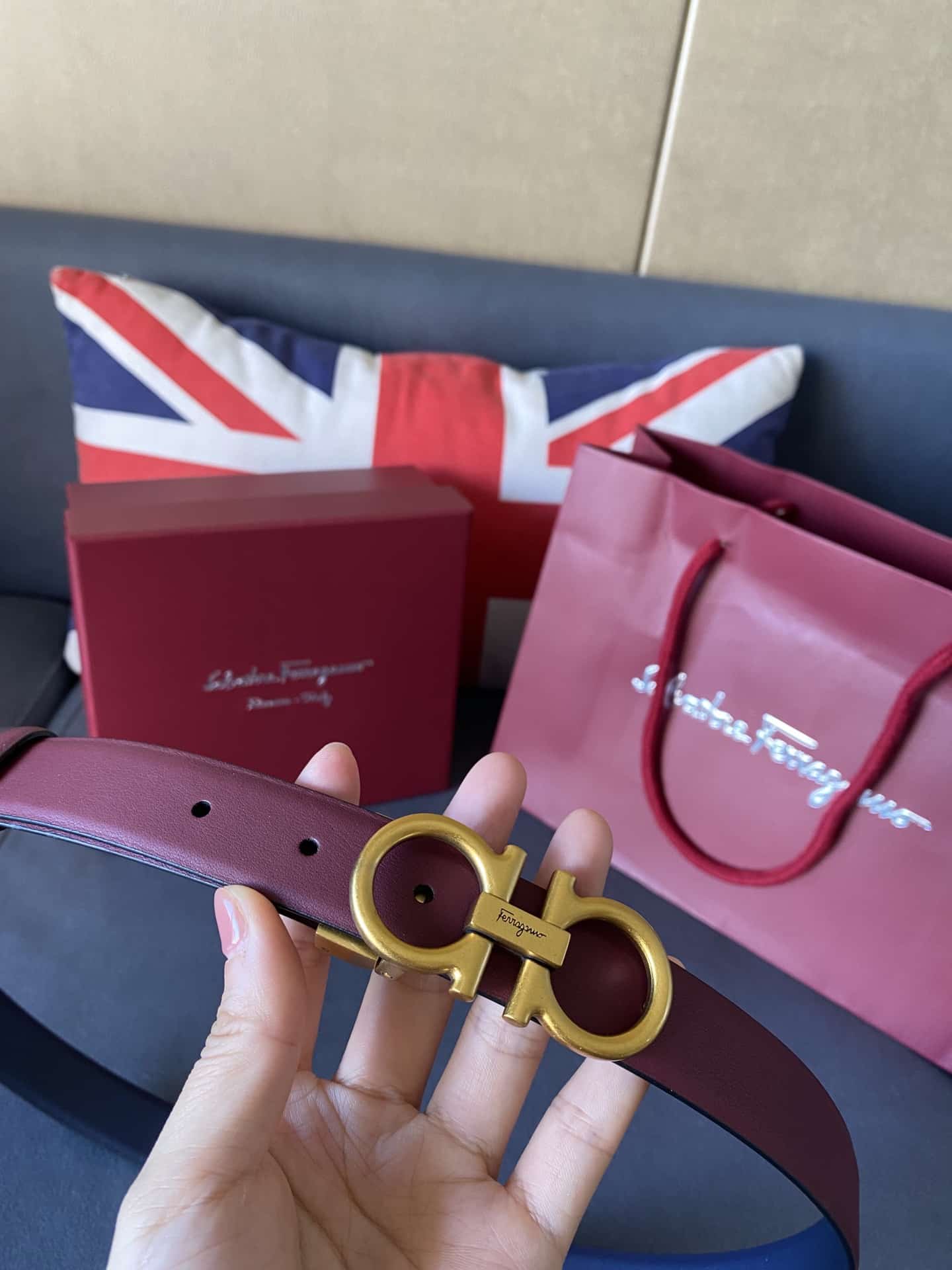 SALVATORE FERRAGAMO GANCINI PLUM RED LEATHER BELT WITH GOLD METAL BUCKLE 2.5CM - Image 4