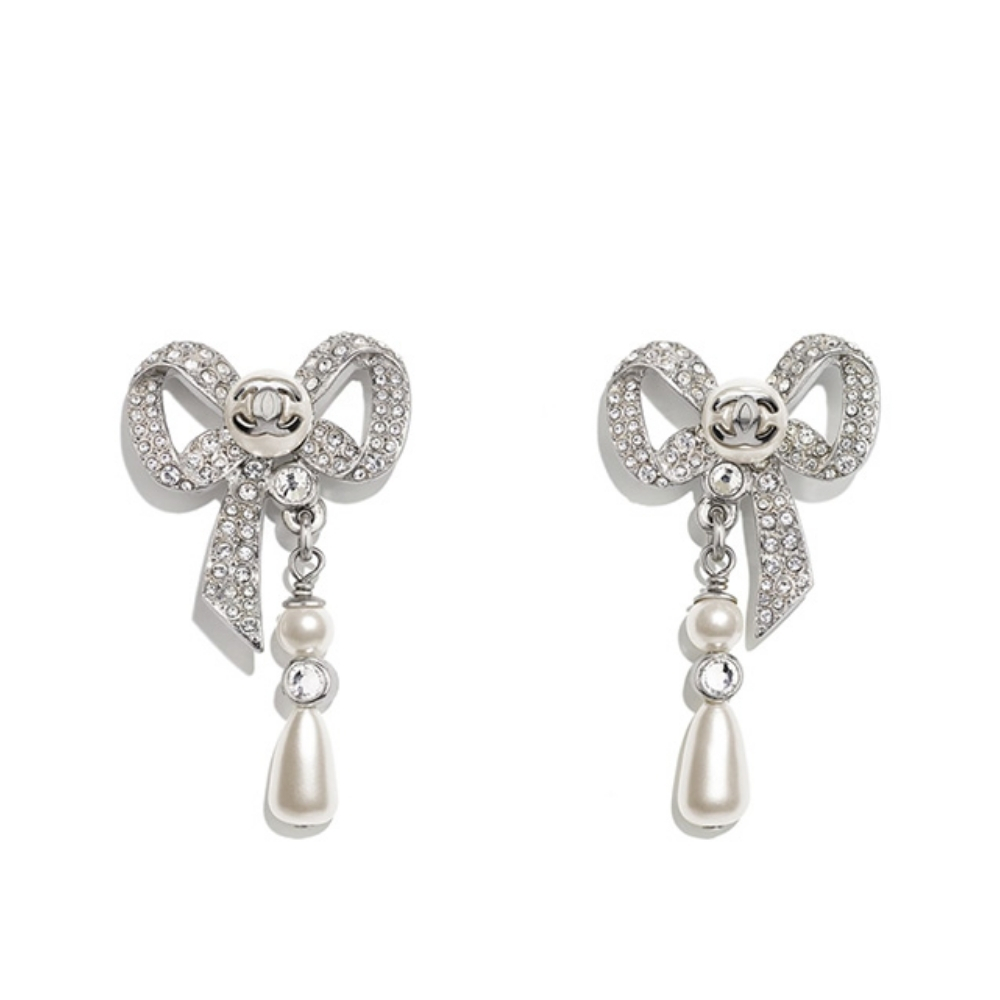 CHANEL BOW SILVER PEARL EARRINGS AB4300 B03544 N788652