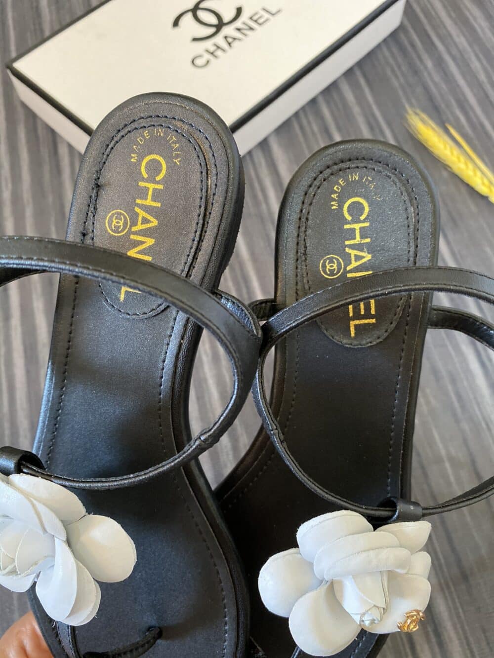 CHANEL JELLY WHITE RUBBER CAMELLIA CC LOGO SANDALS BLACK - Image 5