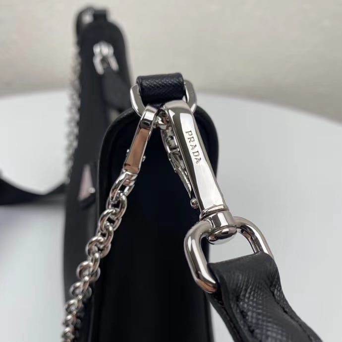 PRADA MINI RE-EDITION 2005 RE-NYLON BLACK WITH RED LOGO - Image 2