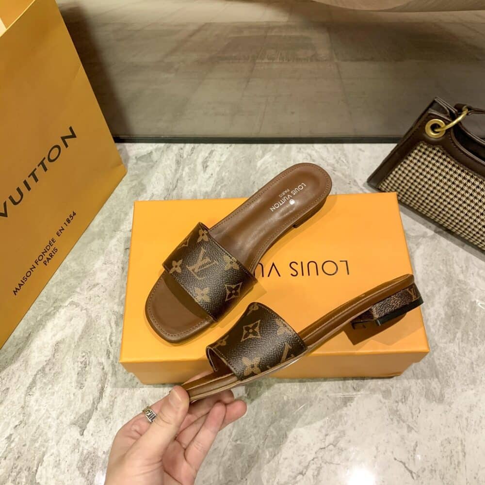 LOUIS VUITTON LOCK IT FLAT MULE MONOGRAM BROWN - Image 6