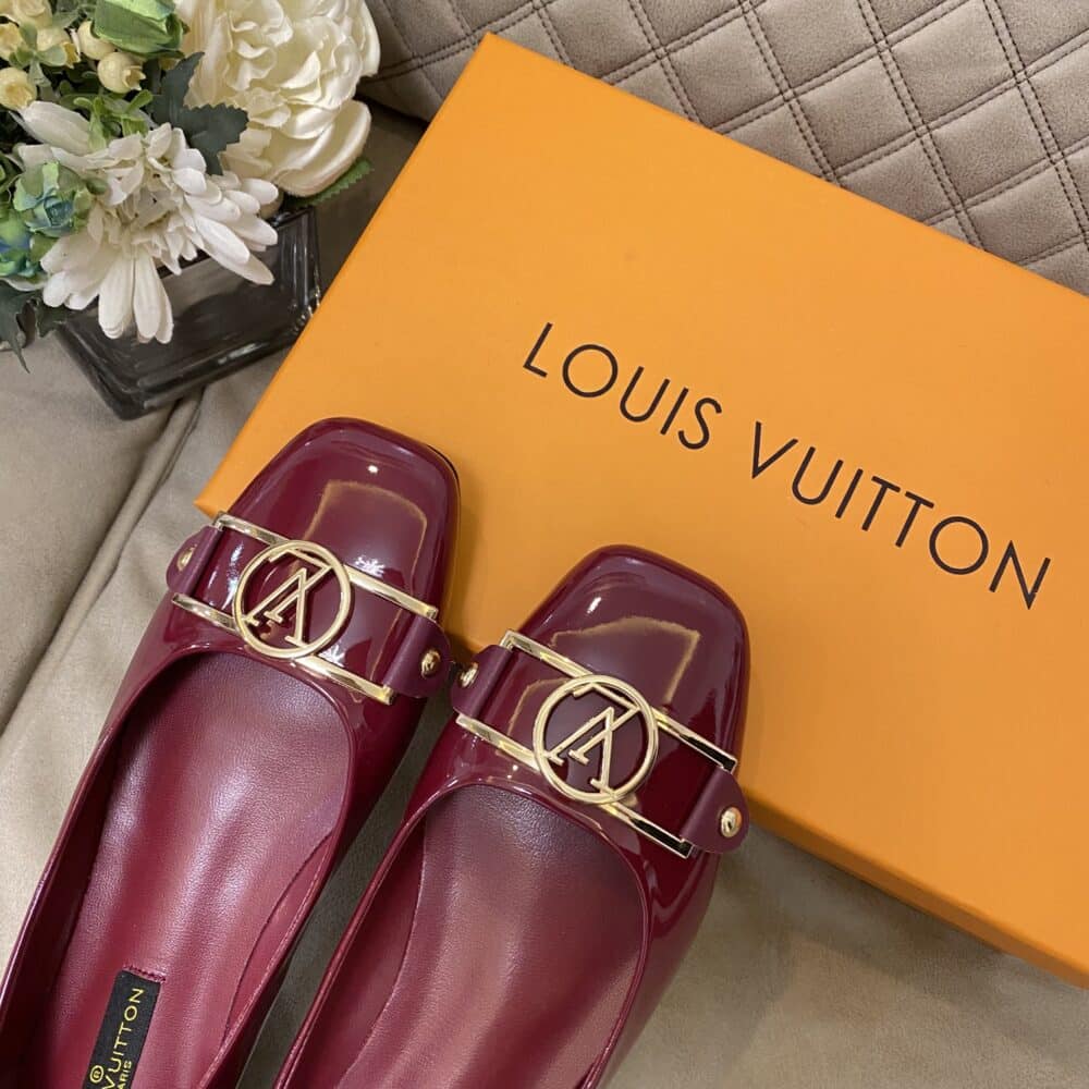 LOUIS VUITTON SIGNATURE LV LOGO SHINY WINE RED BALLERINA - Image 4