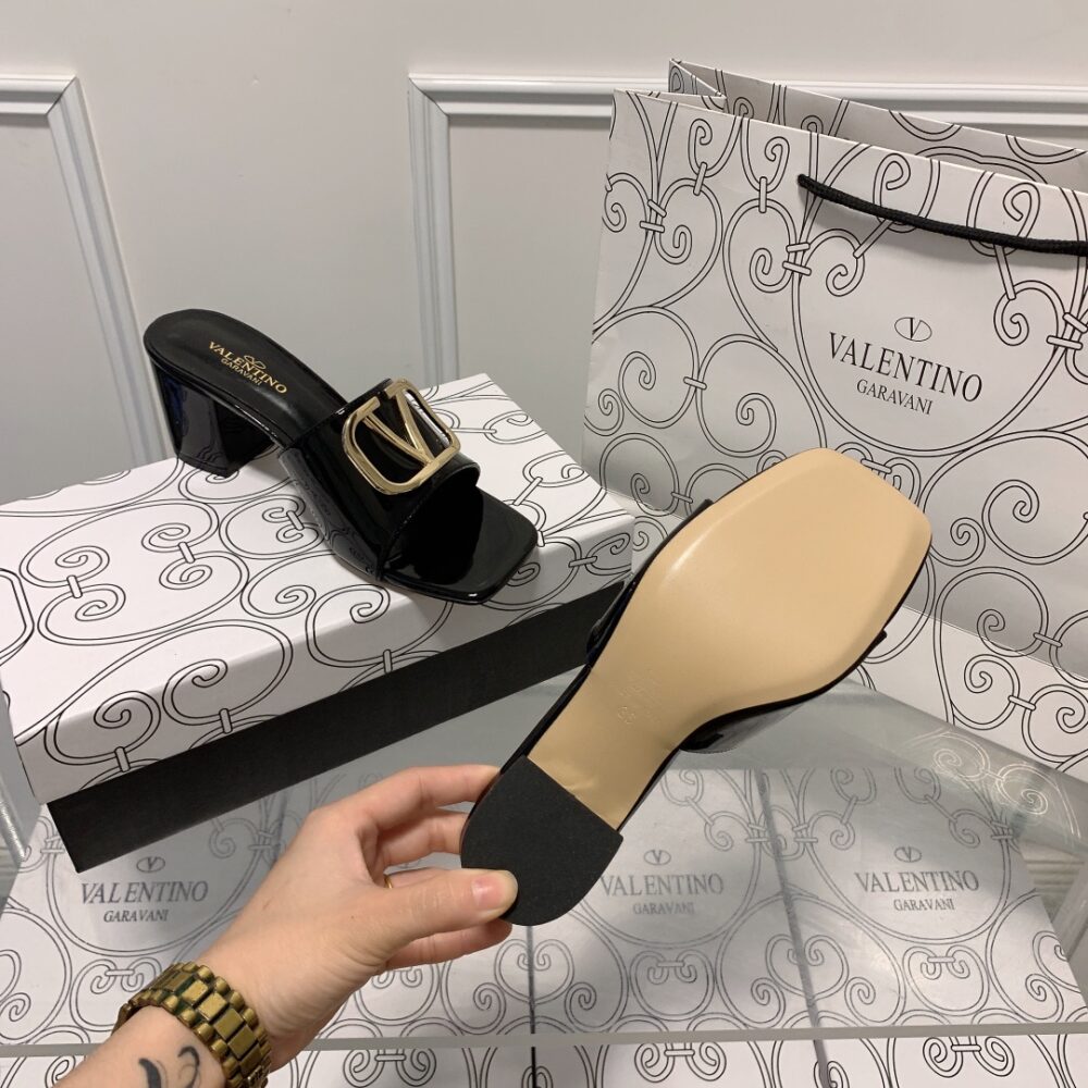 VALENTINO VLOGO SIGNATURE SQUARE TOE MIDDLE HEEL BLACK SLIDE SANDAL - Image 4