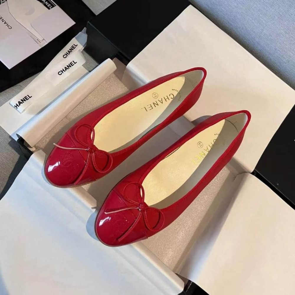 Alternative view of CHANEL CC CAP TOE BALLET FLATS IN LIGHT RED PATENT LEATHER