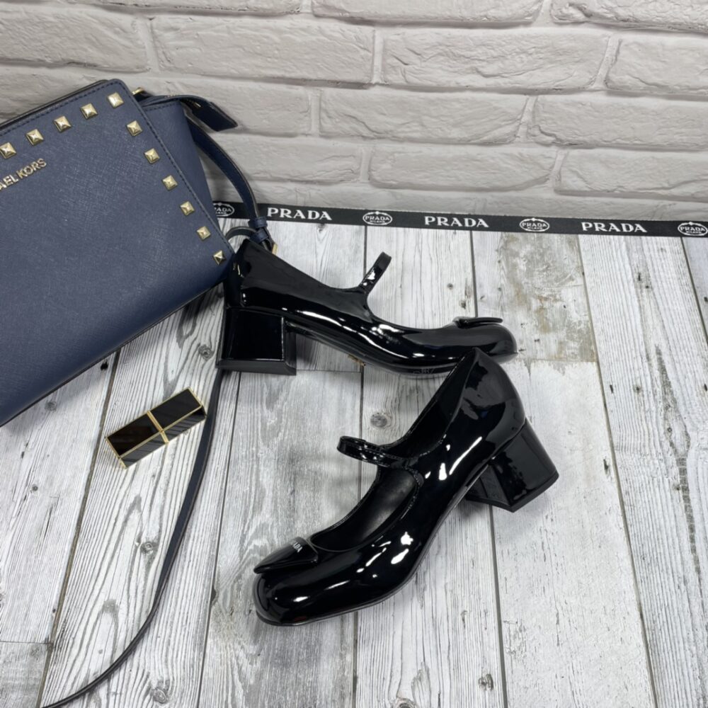 PRADA WOMEN'S LOGO PATCH HEELED PUMPS BLACK 1I768MF045069 - Image 3