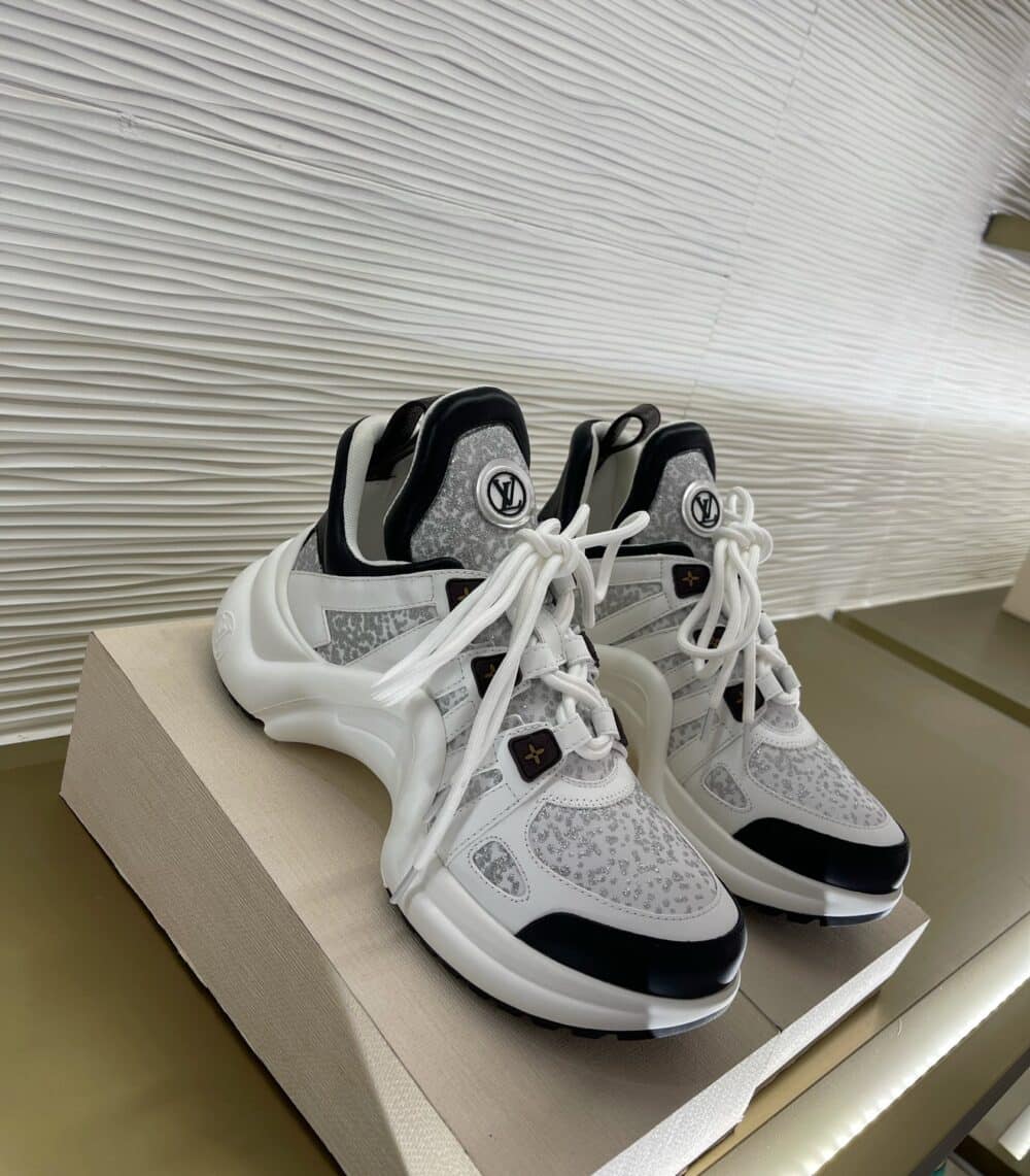 LOUIS VUITTON ARCHLIGHT SNEAKER WHITE - Image 8