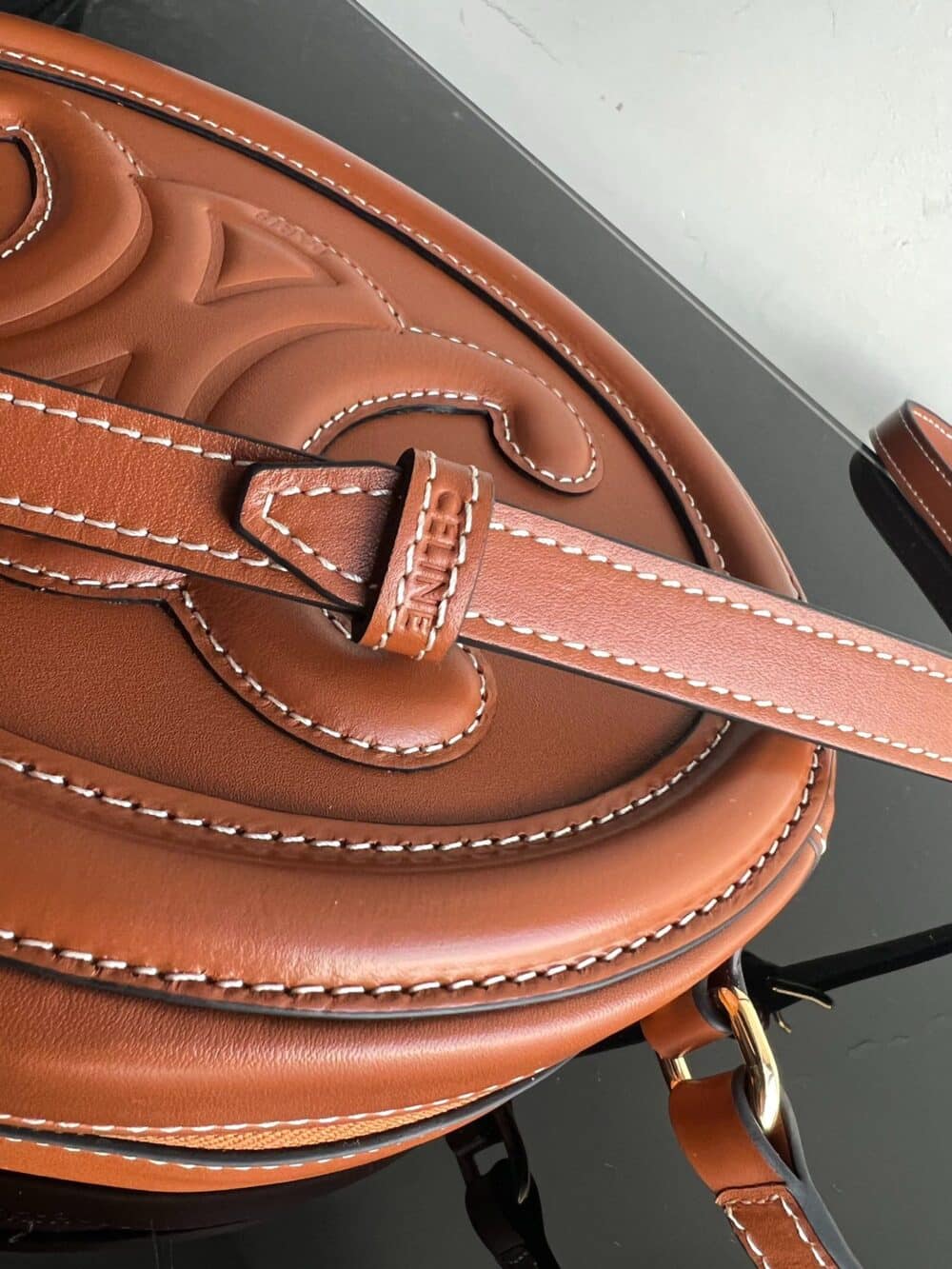 Alternative view of CELINE CROSSBODY OVAL PURSE CUIR TRIOMPHE IN SMOOTH CALFSKIN TAN 10I703DPQ04LU