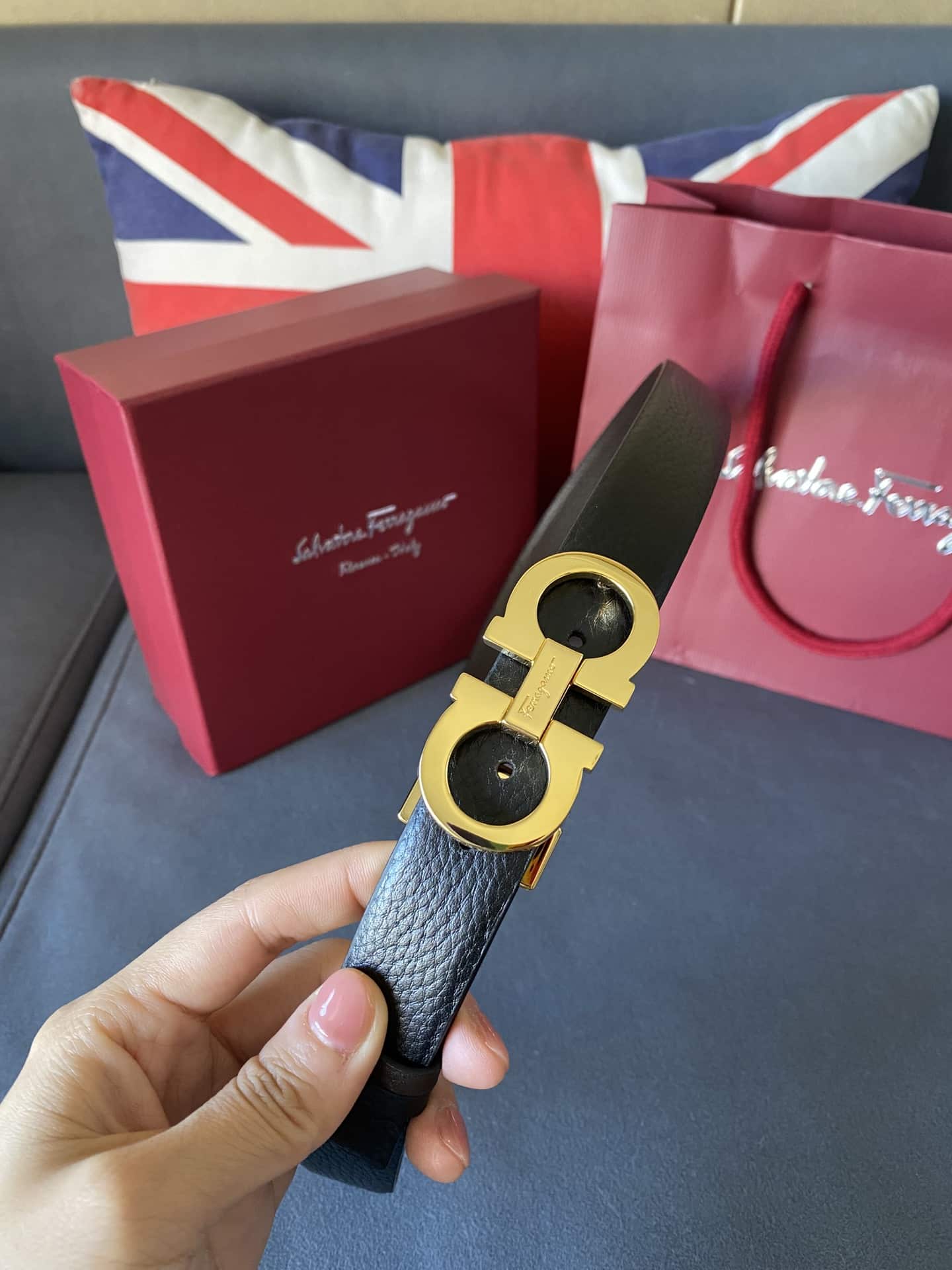 SALVATORE FERRAGAMO GANCINI BLACK LEATHER BELT WITH GOLD METAL BUCKLE 2.5CM - Image 3