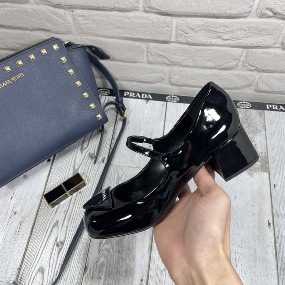 PRADA WOMEN'S LOGO PATCH HEELED PUMPS BLACK 1I768MF045069 - Image 4