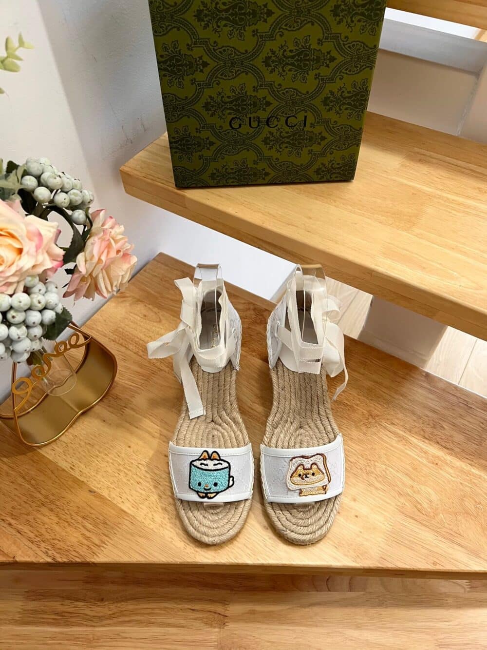 GUCCI WOMEN'S GG ESPADRILLE WITH PATCH WHITE - Image 9