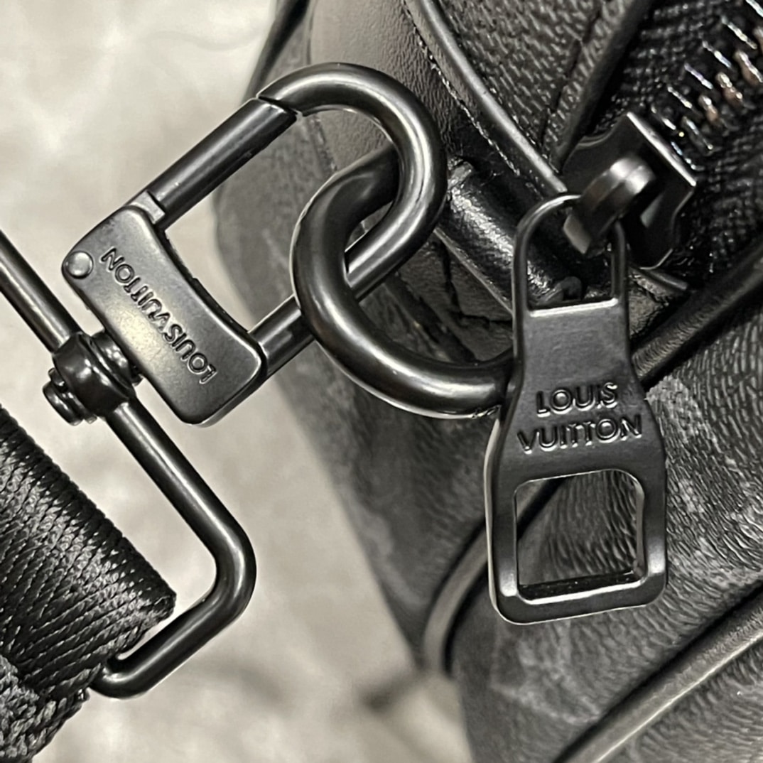 LOUIS VUITTON S LOCK MESSENGER GRAY MONOGRAM 22CM - Image 5