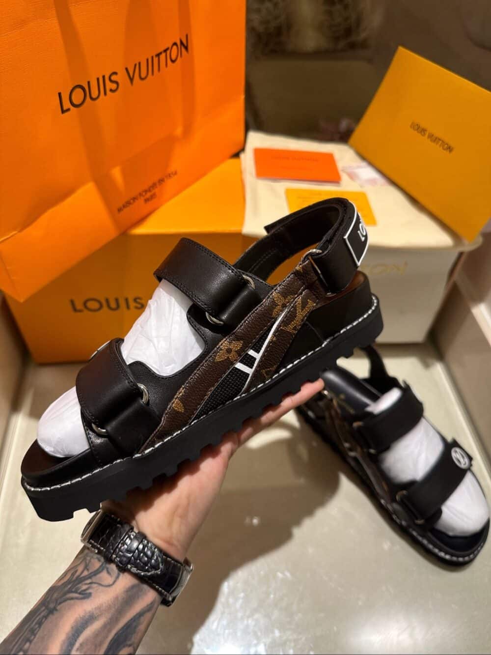 LOUIS VUITTON PASEO FLAT COMFORT SANDALS BLACK 1AB0XT - Image 4