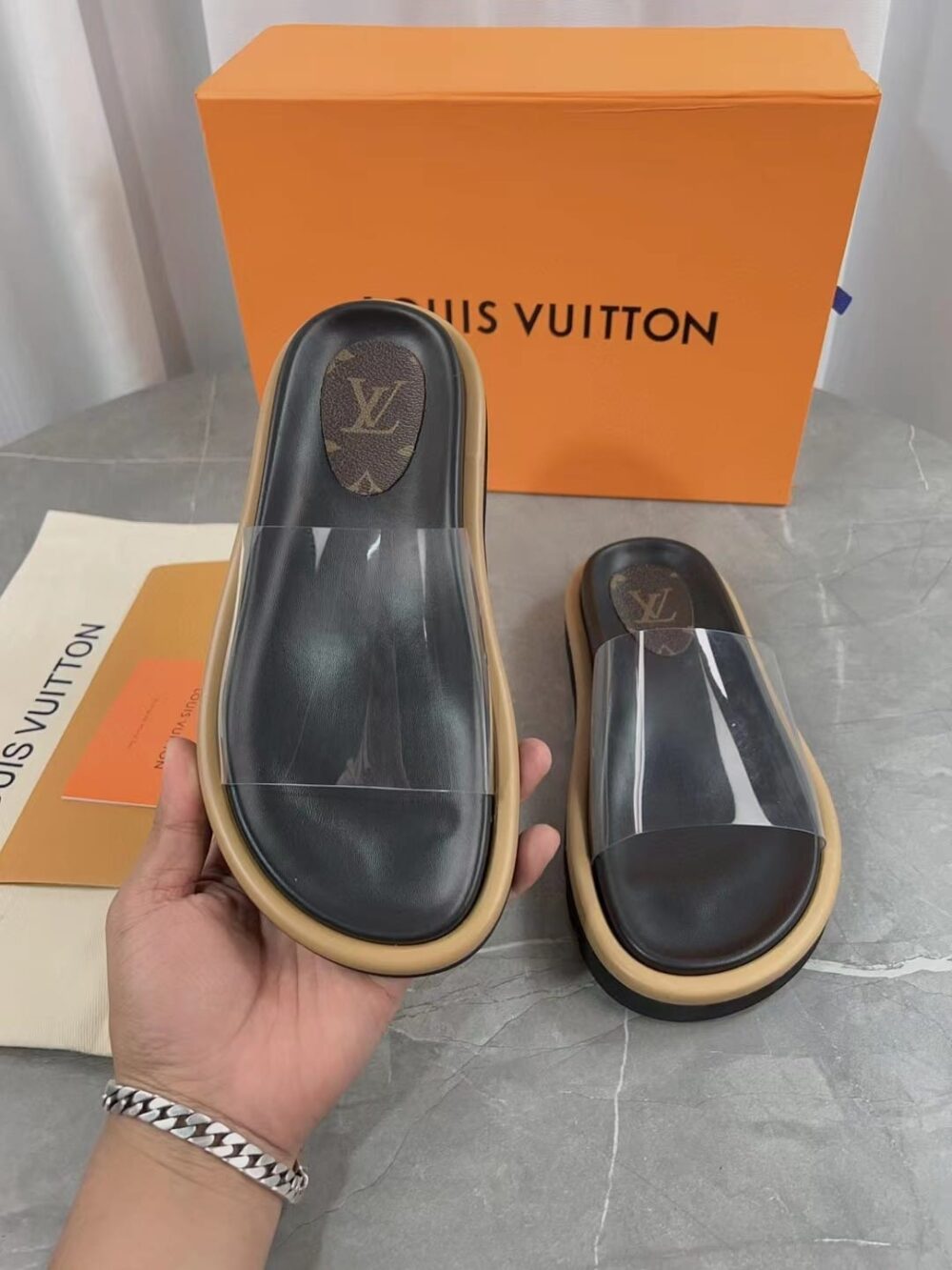 LOUIS VUITTON TRANSPARENT SLIPPERS BLACK - Image 4