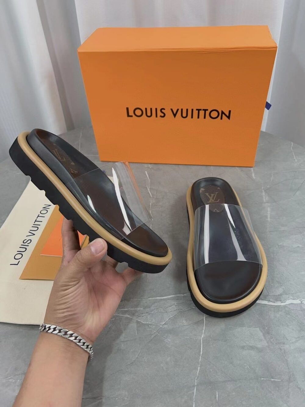 LOUIS VUITTON TRANSPARENT SLIPPERS BLACK - Image 6