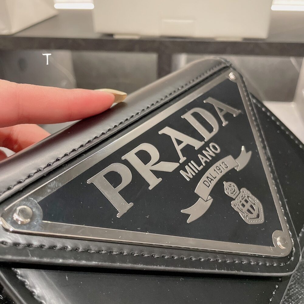 PRADA BRUSH LEATHER TRIANGLE LOGO CHAIN CLUTCH BAG BLACK 17CM 1BH189 ZO6 F0PG7 V 5KO - Image 5