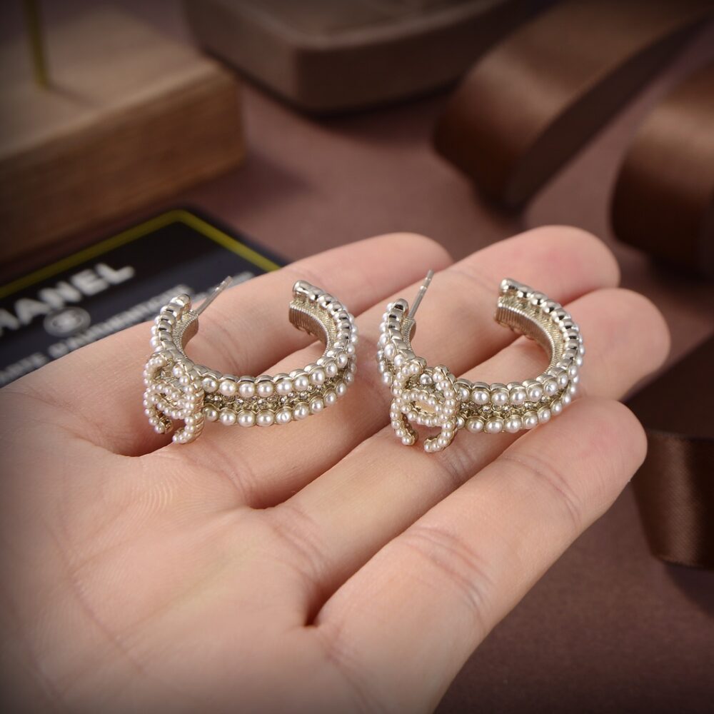 CHANEL METAL STRASS EARRINGS - Image 3