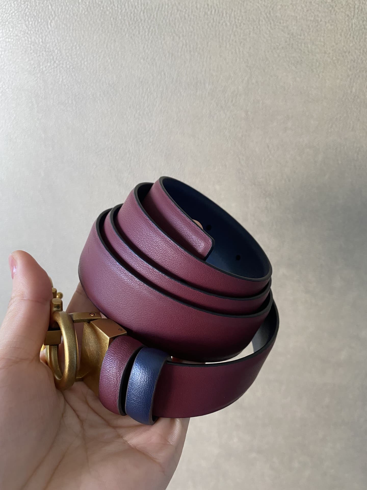 SALVATORE FERRAGAMO GANCINI PLUM RED LEATHER BELT WITH GOLD METAL BUCKLE 2.5CM - Image 3