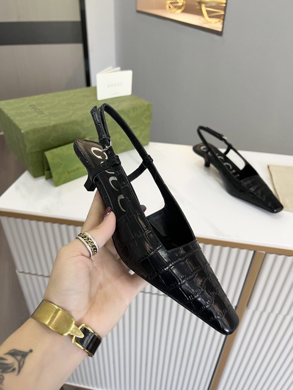 GUCCI WOMEN’S CROCODILE PRINT PUMP BLACK 674666 UKQ00 1000 - Image 4