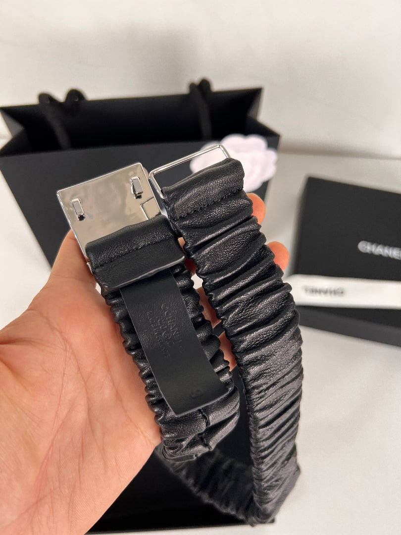 Alternative view of CHANEL BETL WITH SILVER CC LOGO 30MM