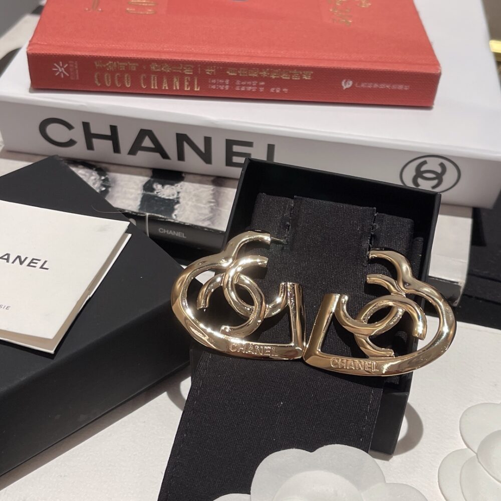 Alternative view of CHANEL EARRINGS IN GOLD METAL AB7894 B07713 NG966