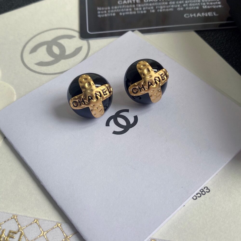 Alternative view of CHANEL BUTTON BLACK EARRINGS