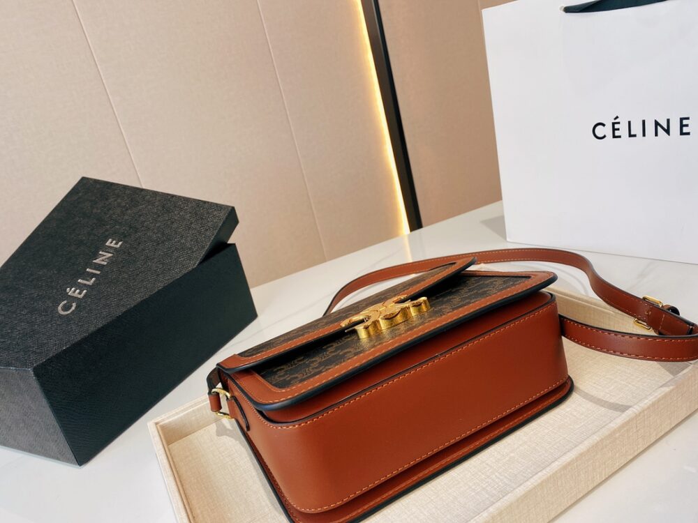 CELINE CLASSIQUE TRIOMPHE BAG IN TRIOMPHE CANVAS AND CALFSKIN TAN 22CM 191242BZ404LU - Image 5
