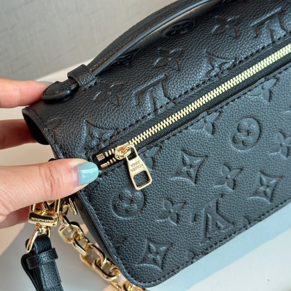 LOUIS VUITTON POCHETTE MÉTIS EAST WEST BAG BLACK 21CM M46595 - Image 4