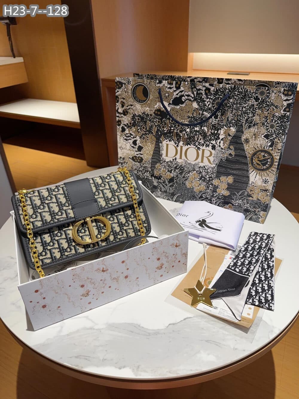 Alternative view of DIOR 30 MONTAIGNE CHAIN BAG BLUE DIOR OBLIQUE JACQUARD 24CM M9208UTZQ M928