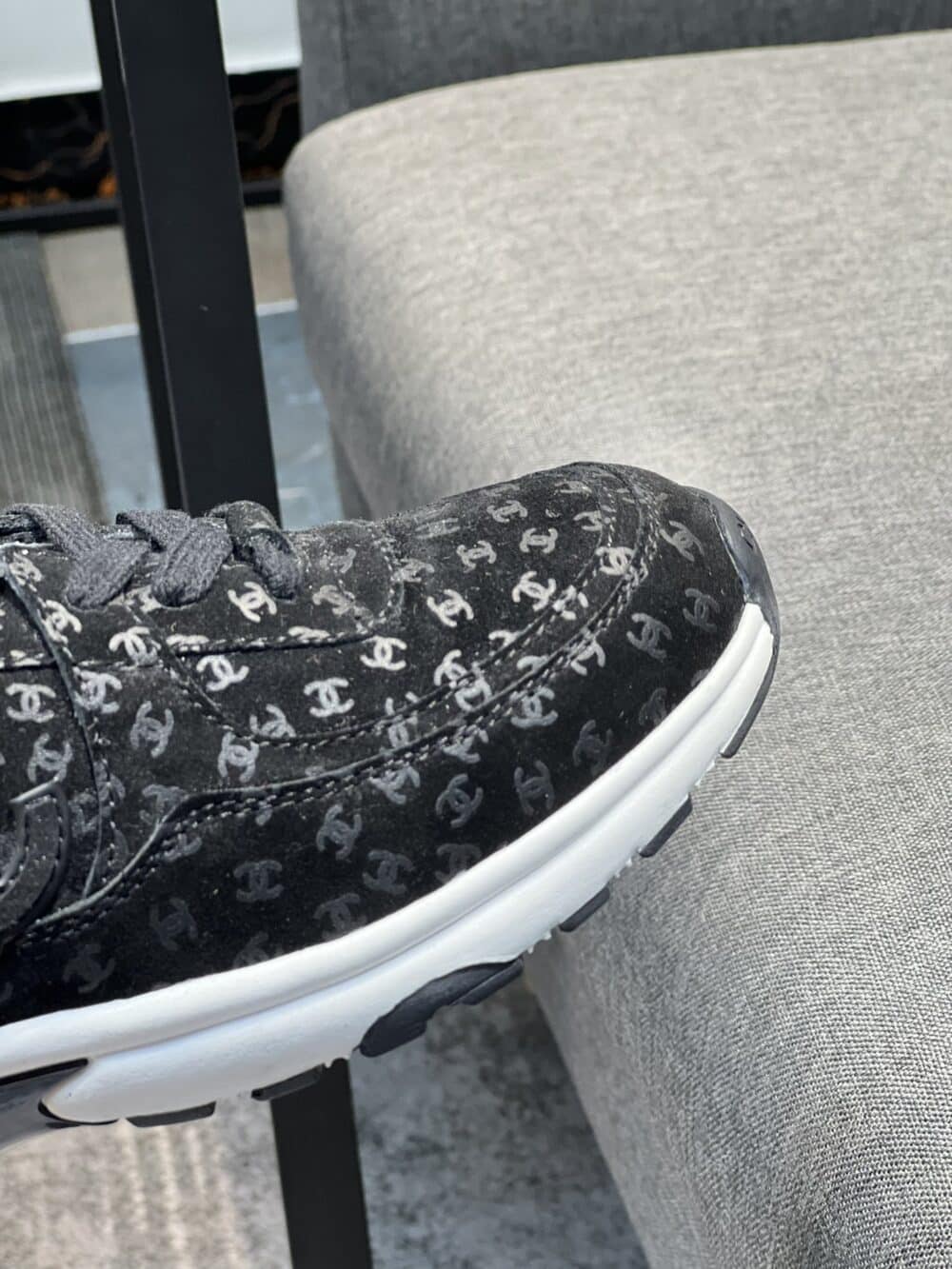 CHANEL CC EMBOSSED LOGO SUEDE BLACK - Image 3