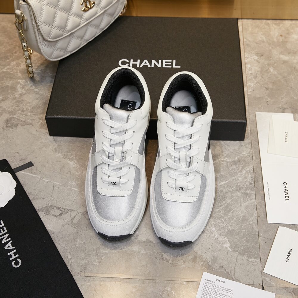 CHANEL SUEDE AND LEATHER CC LOW TOP SNEAKERS WHITE BLACK - Image 6