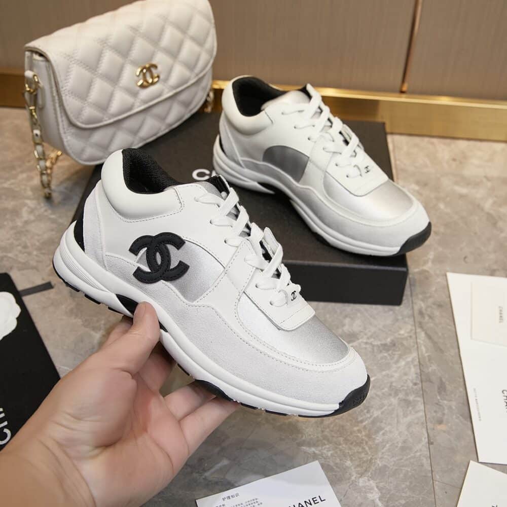 CHANEL SUEDE AND LEATHER CC LOW TOP SNEAKERS WHITE BLACK - Image 7