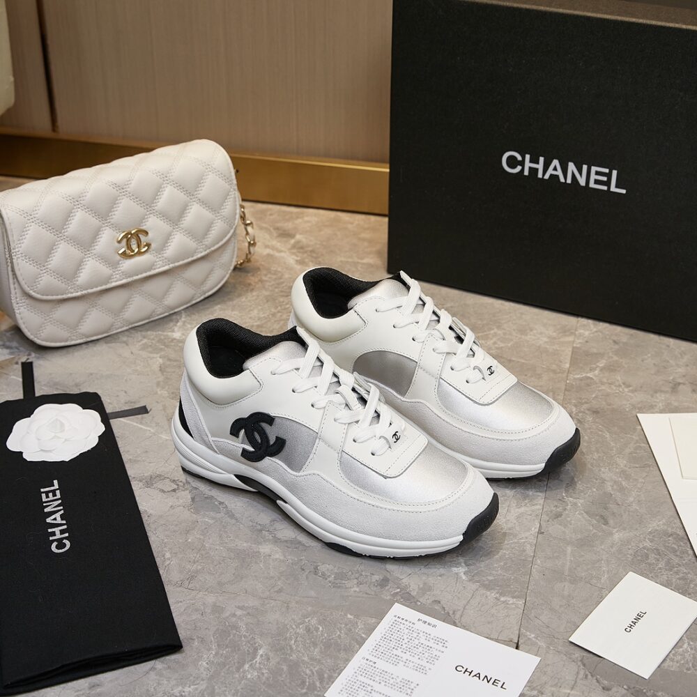 CHANEL SUEDE AND LEATHER CC LOW TOP SNEAKERS WHITE BLACK - Image 9
