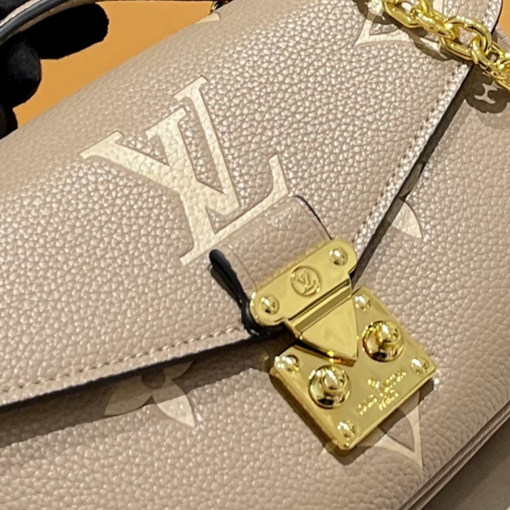 LOUIS VUITTON POCHETTE MÉTIS EAST WEST BAG GRAY CREAM 21CM M23081 - Image 5