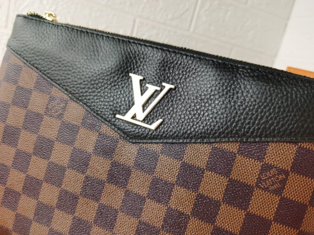 LOUIS VUITTON POCHETTE DAMIER EBENE 28CM - Image 6