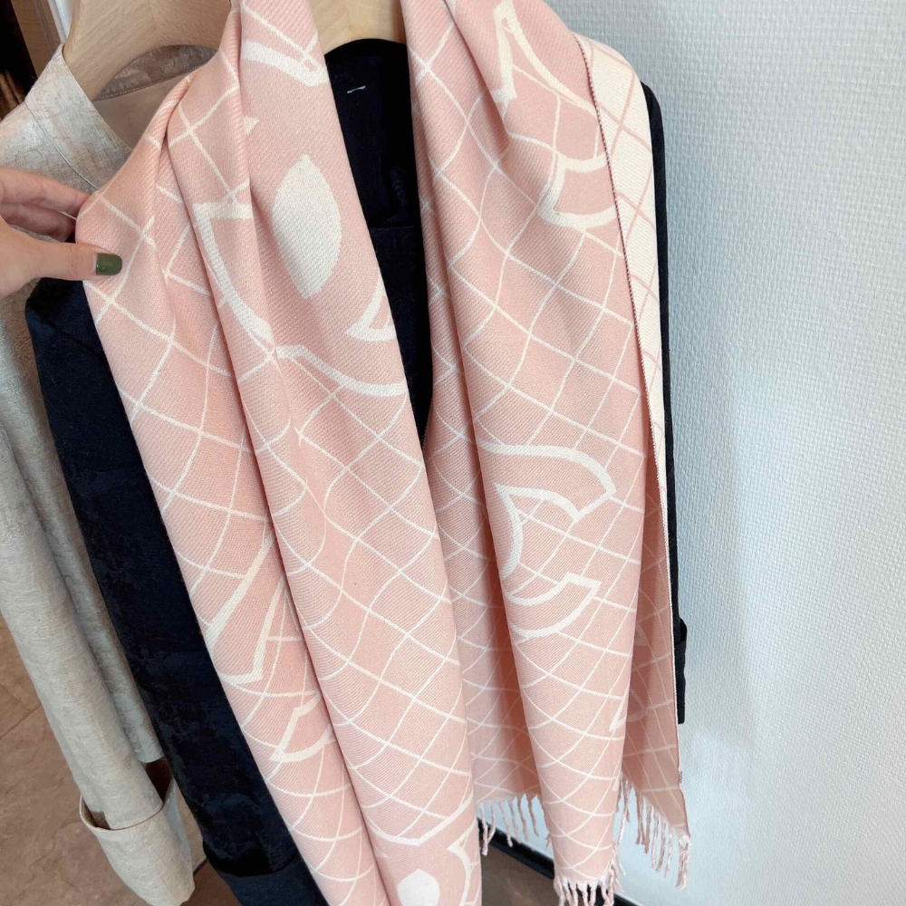 Alternative view of CHANEL CASHMERE SHEARLING SCARF PINK