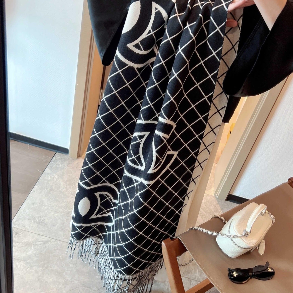 Alternative view of CHANEL CASHMERE SHEARLING SCARF BLACK