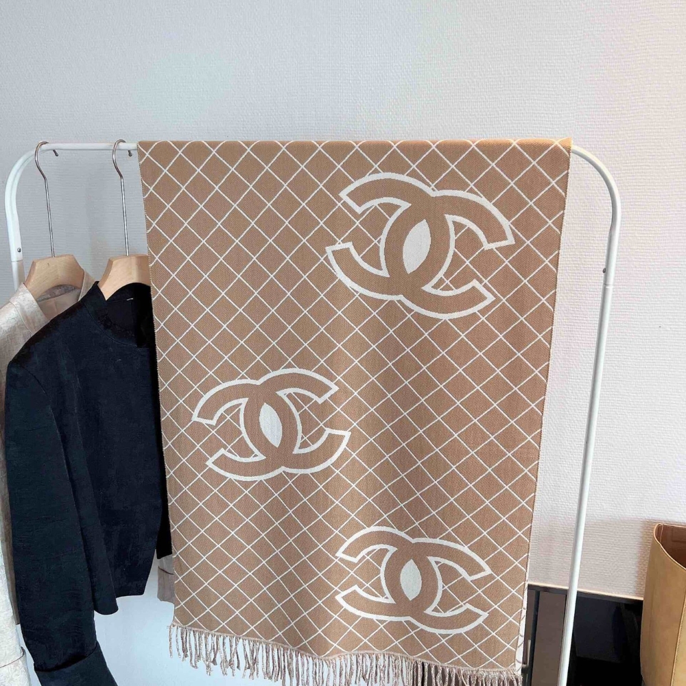 Alternative view of CHANEL CASHMERE SHEARLING SCARF BEIGE