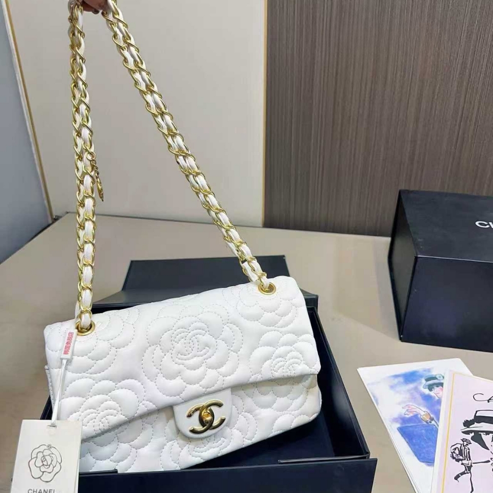 Alternative view of Chanel Flap Bag With Camellia Flower Chain White 26Cm