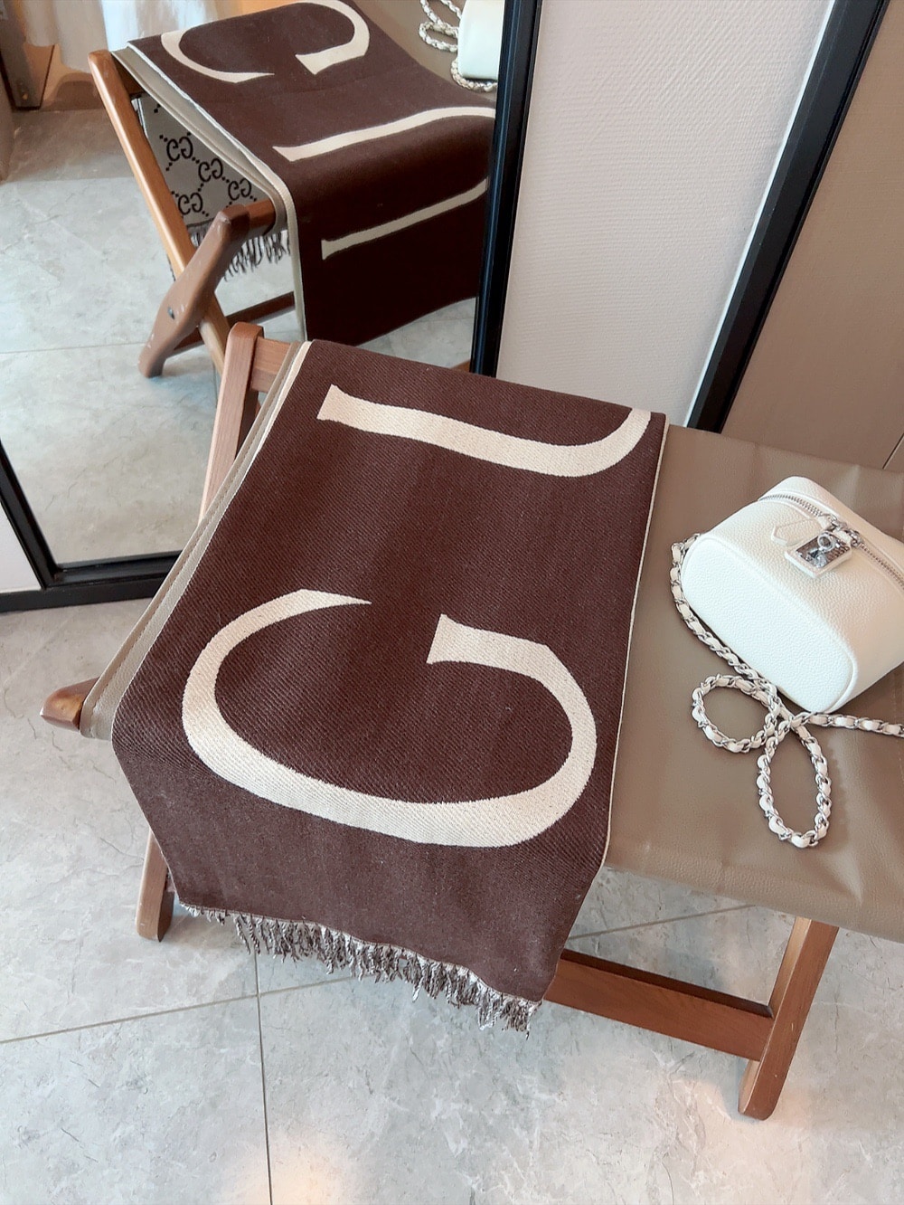 Alternative view of GUCCI GG JACQUARD SCARF WHITE AND BROWN